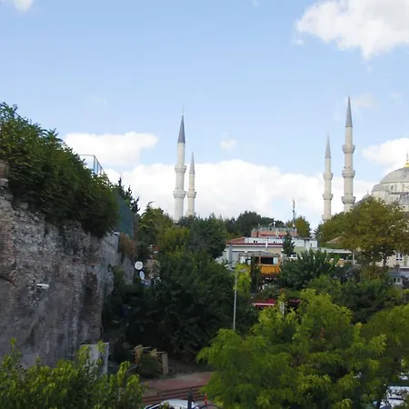 Erguvan - Special Category Otel